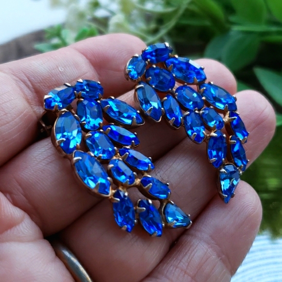 Gorgeous Vintage Authentic Unsigned Schreiner Blue Rhinestone Spray Earrings - Picture 15 of 17